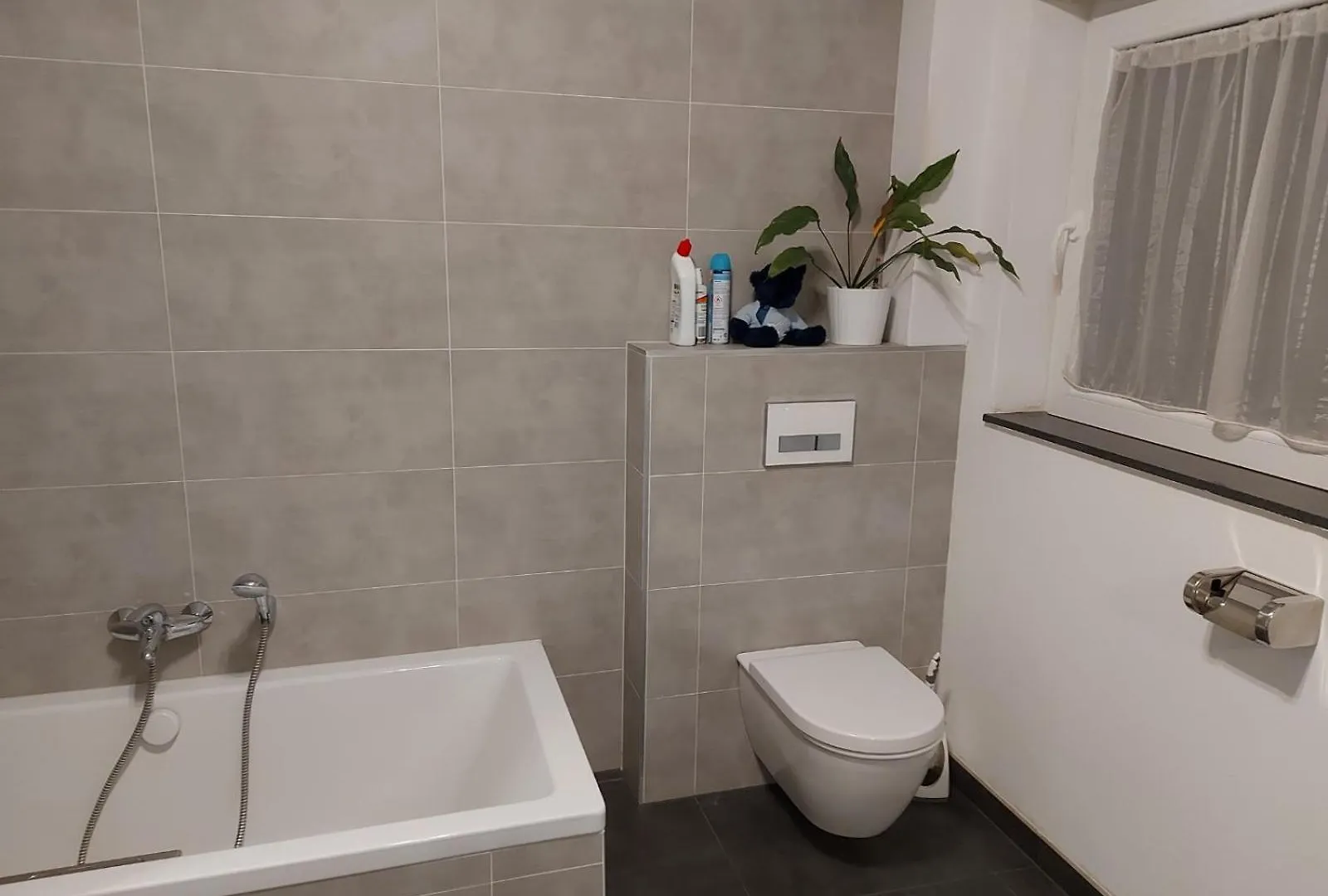 Nice Room With Single Bed In A New House In Vichten Lussemburgo